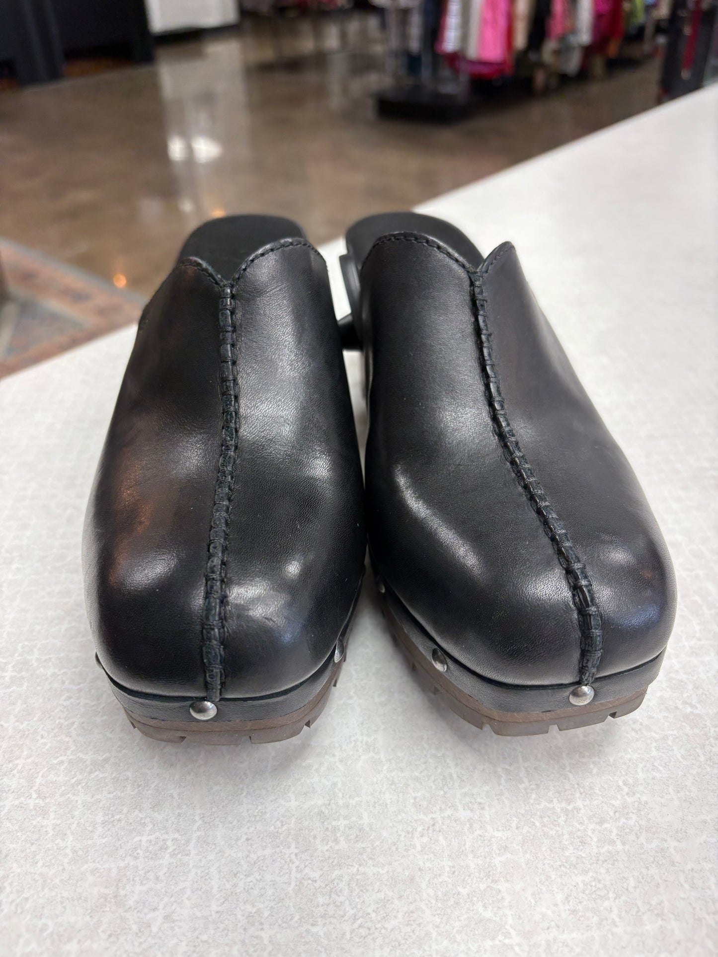 Shoes Designer By Ugg In Black, Size:10
