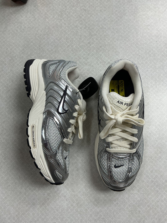 Shoes Sneakers By Nike In Silver, Size:6