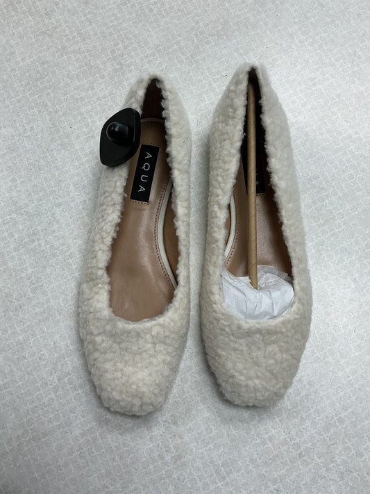 Shoes Flats By Aqua In Cream, Size:7