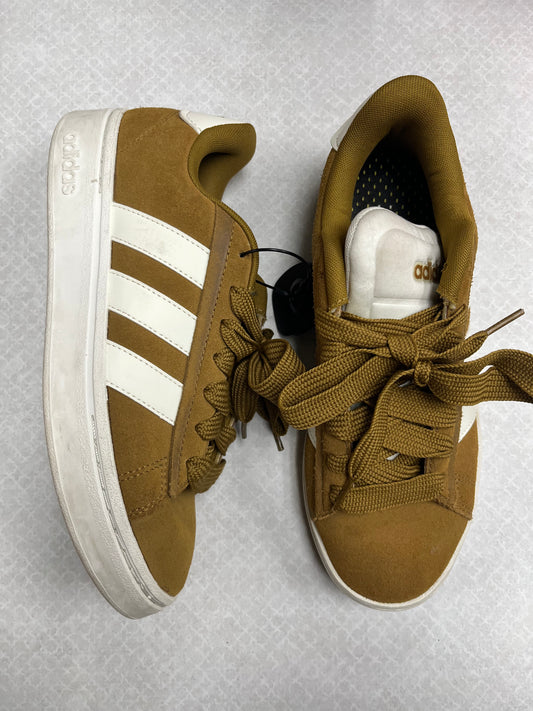 Shoes Sneakers By Adidas In Tan, Size:9