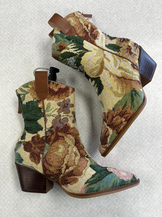BOOTS ANKLE HEELS by    CLOTHES MENTOR In FLORAL PRINT, Size: 7