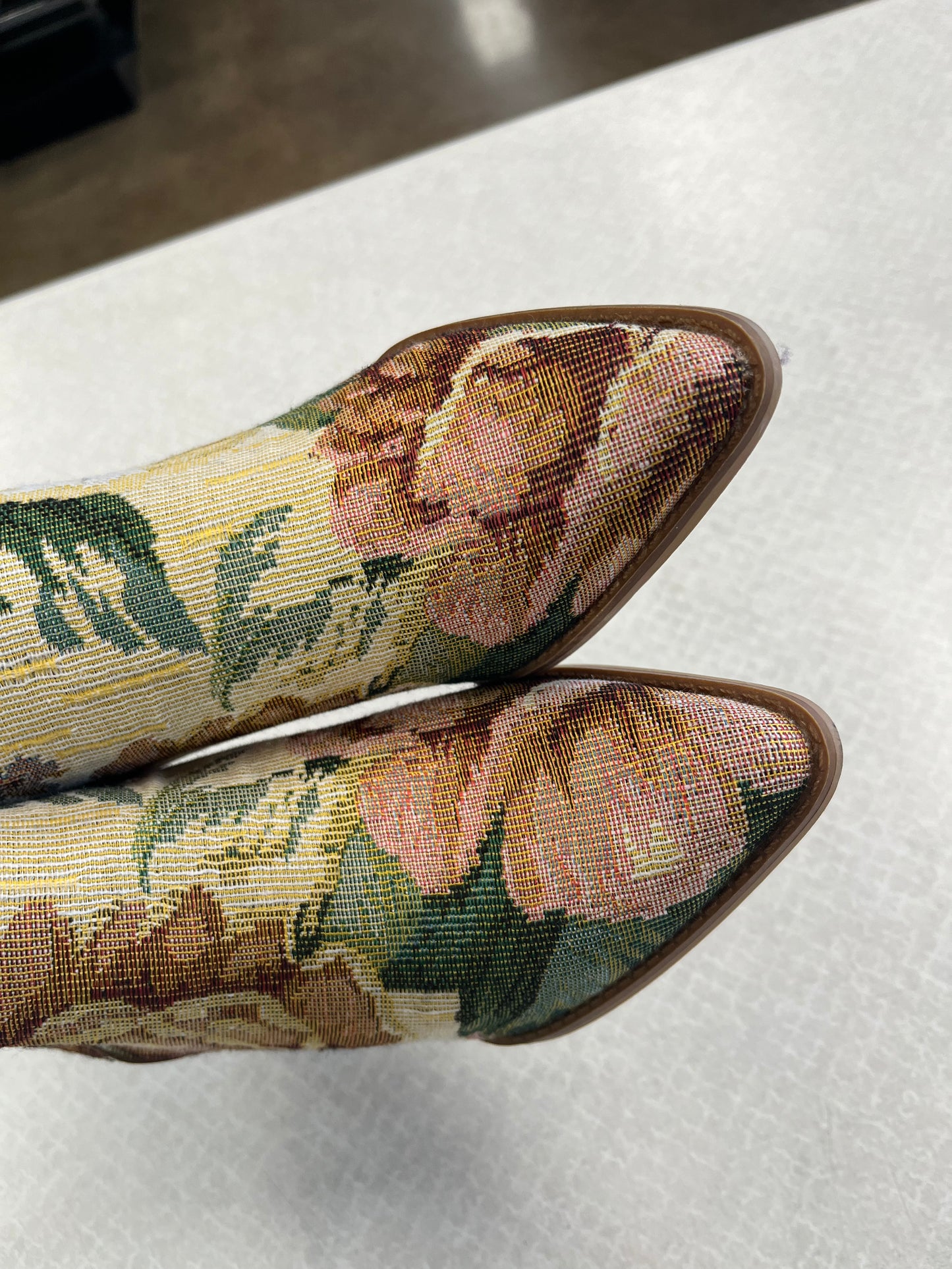 BOOTS ANKLE HEELS by    CLOTHES MENTOR In FLORAL PRINT, Size: 7