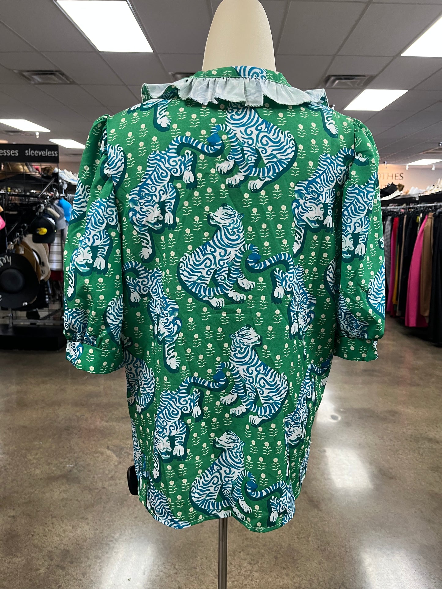 Top Ss By Clothes Mentor In Green & White, Size:M