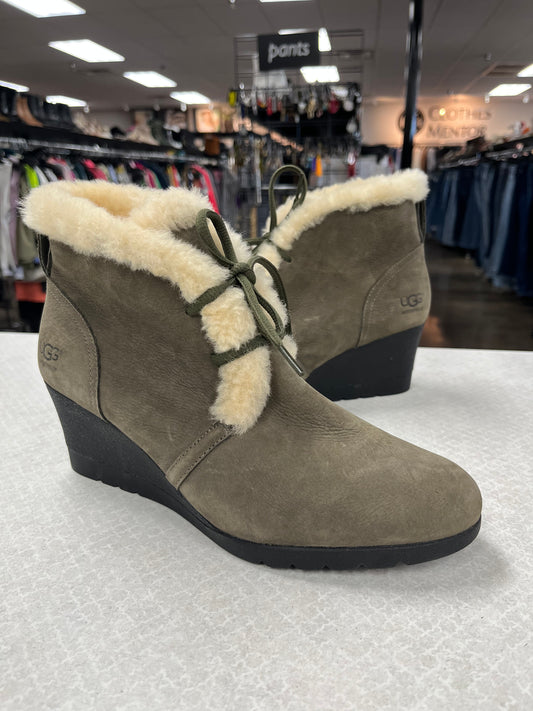 Boots Designer By Ugg In Green, Size:10