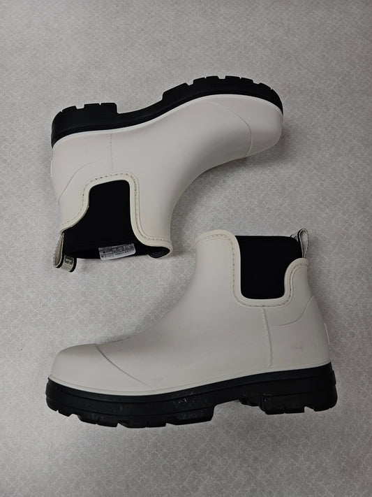 Boots Designer By Ugg In White, Size:6